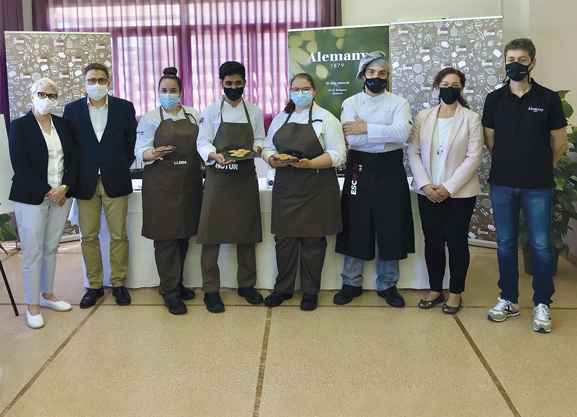 Alemany promou ‘La galeta del Montsec’ una creació dels alumnes de l’Escola d’Hoteleria i Turisme de Lleida
