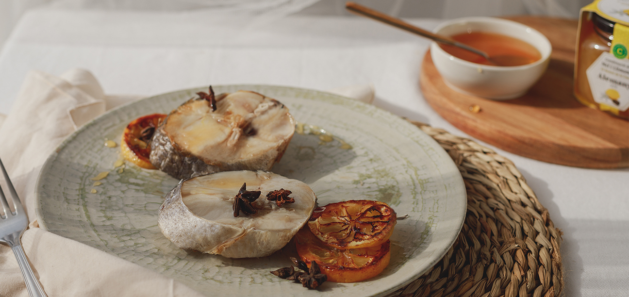 Medallons de lluç marinats amb salsa de mel amb llimona al toc d