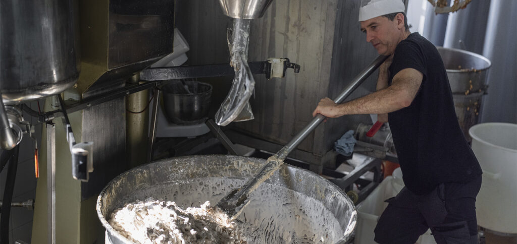Elaboració artesanal torró dur o torró d'Alacant